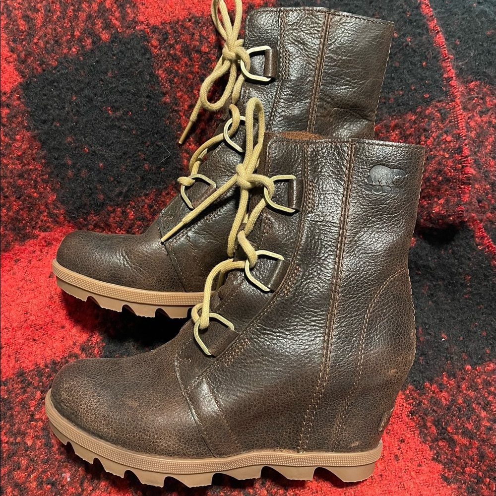 Sorel size 7.5 Joan of Arc boots!! EUC